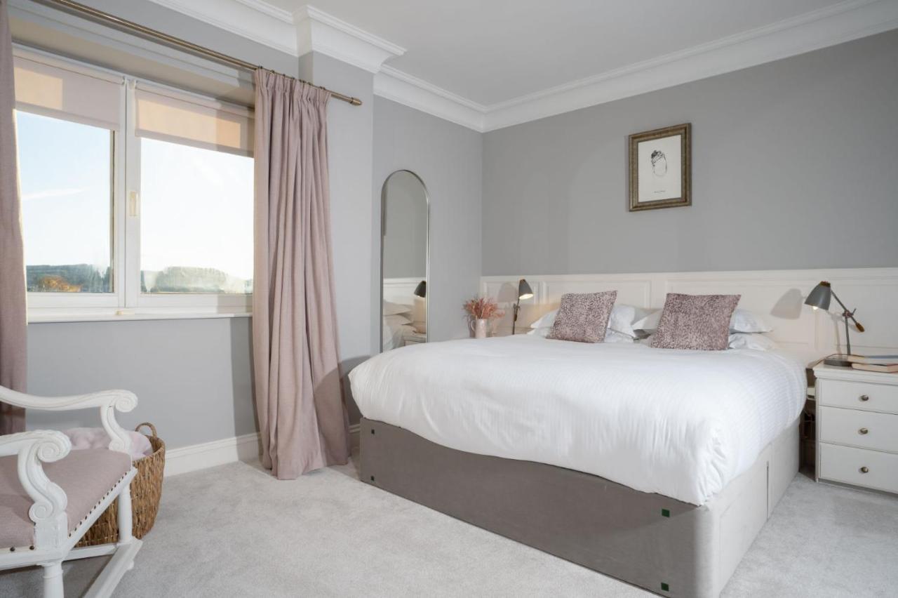 Brand New - Contemporary - 2 Bedroom - 2 Bathroom - Spacious Apartment - Lake Views Ambleside Bagian luar foto